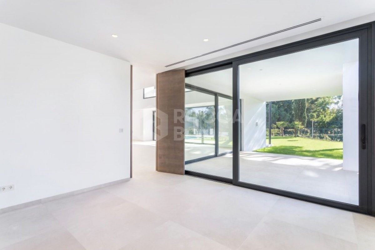 Contemporary 4 Bedroom Villa