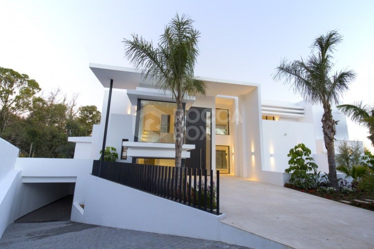 Contemporary 4 Bedroom Villa