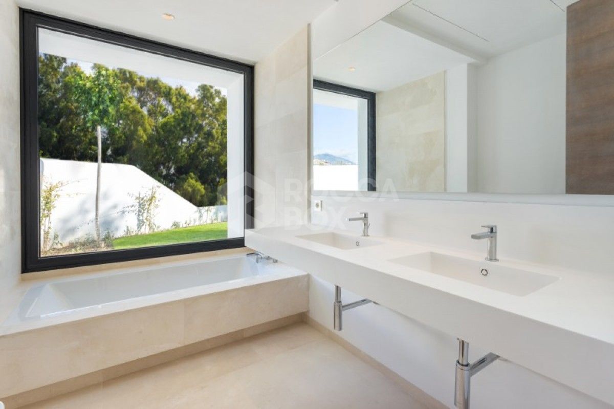 Contemporary 4 Bedroom Villa