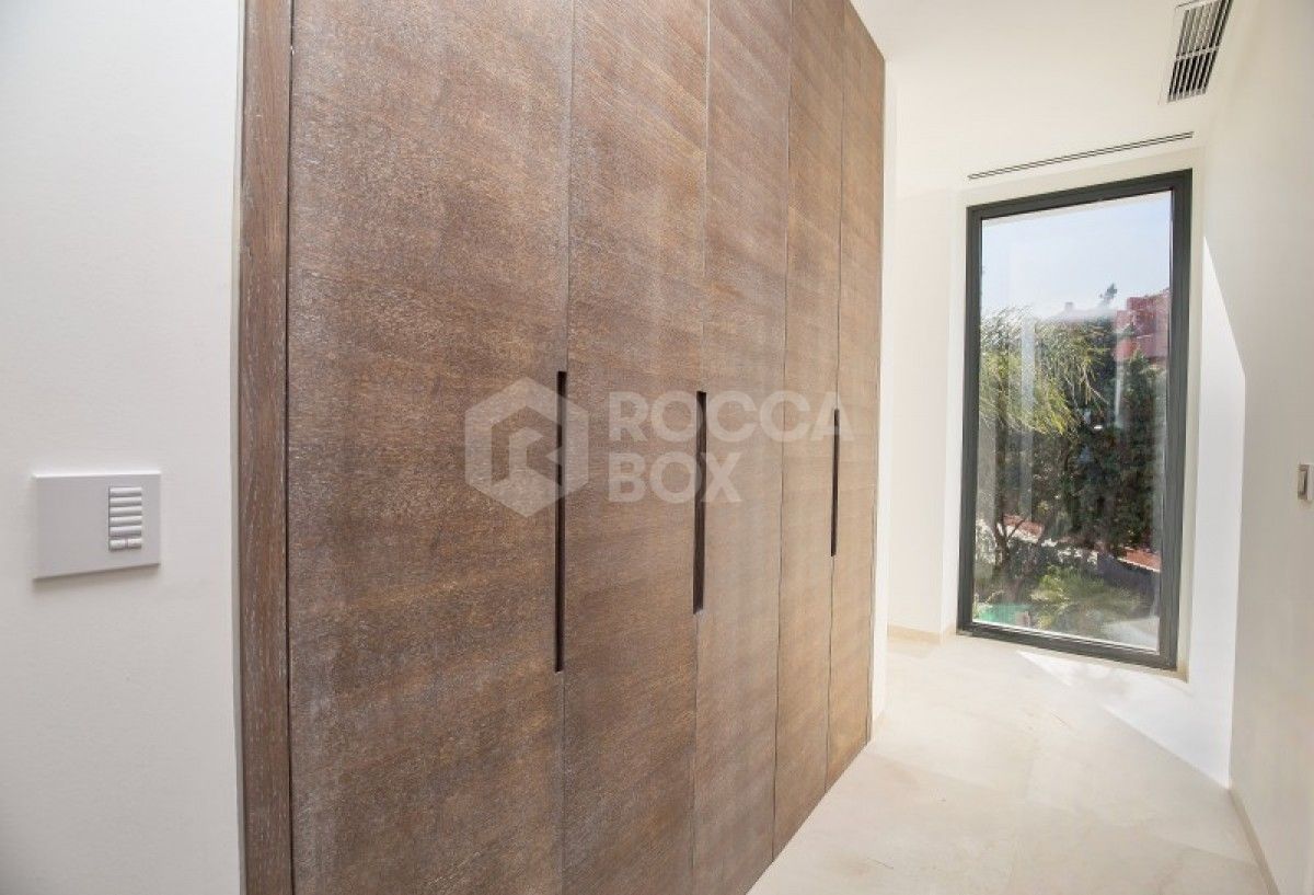 Contemporary 4 Bedroom Villa
