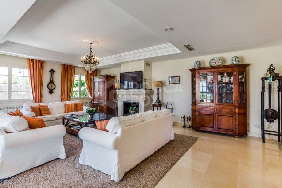 5 bedroom villa San Pedro beach side