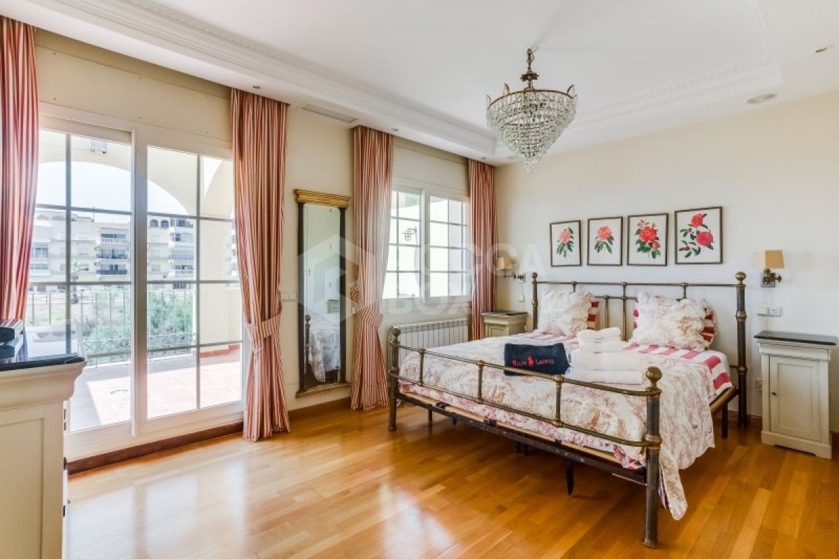 5 bedroom villa San Pedro beach side