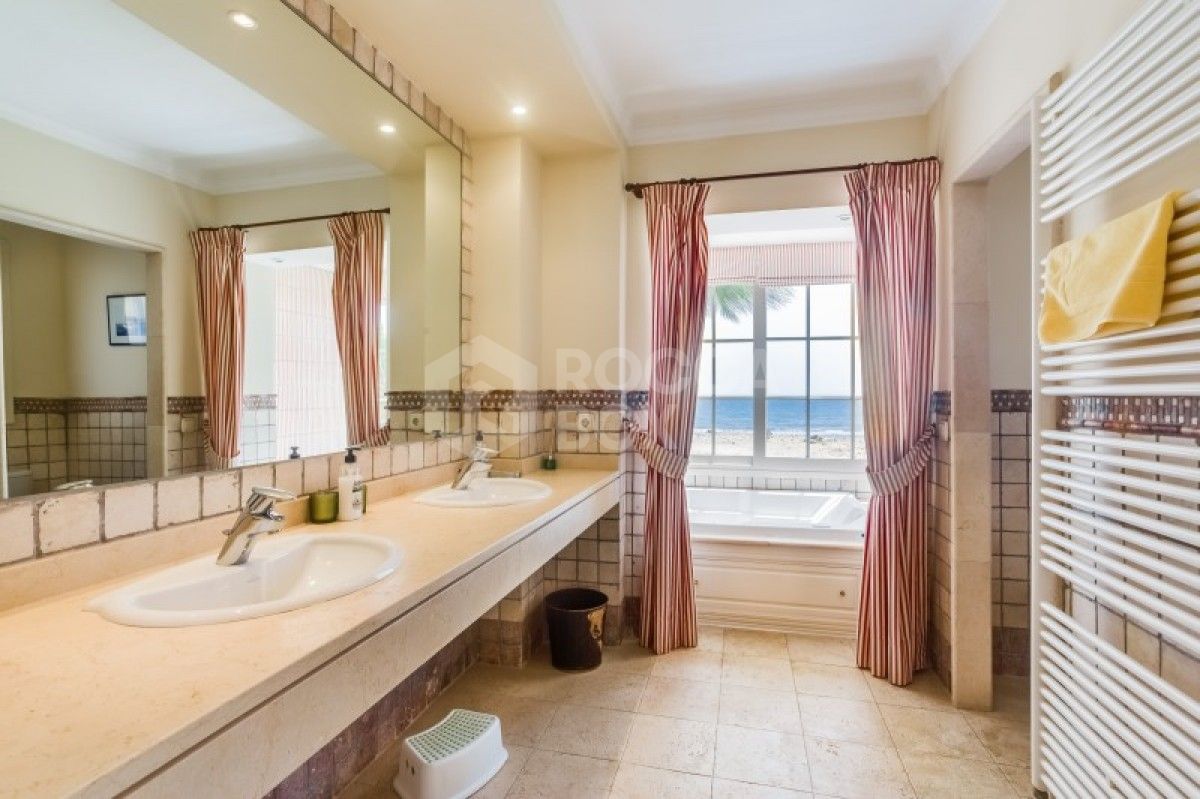 5 bedroom villa San Pedro beach side