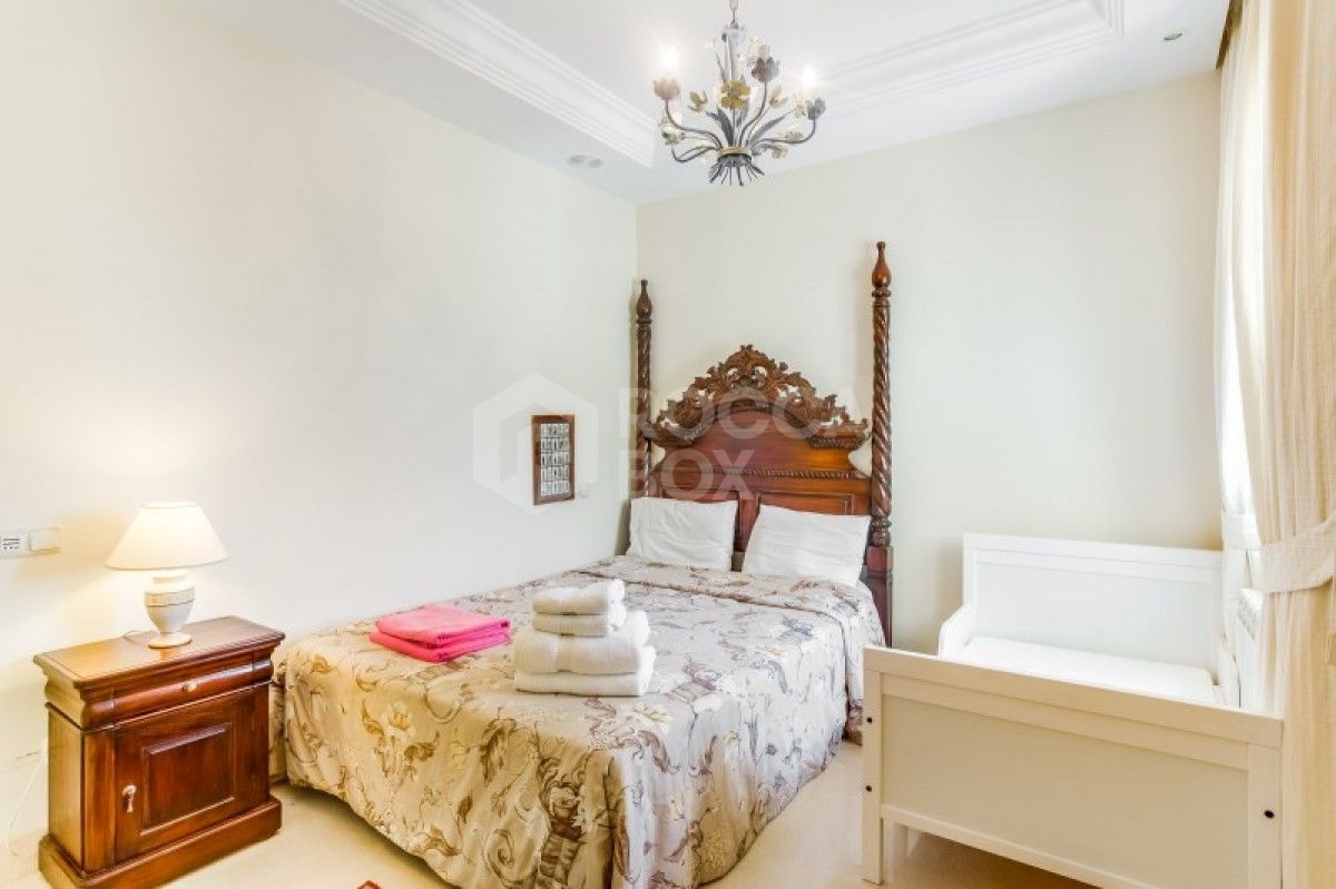 5 bedroom villa San Pedro beach side