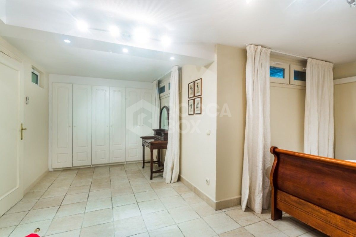 5 bedroom villa San Pedro beach side