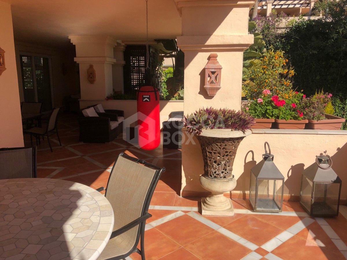 Magnificent,spacious three bedroom apartment for sale in Albatross Hills,Nueva Andalucia.