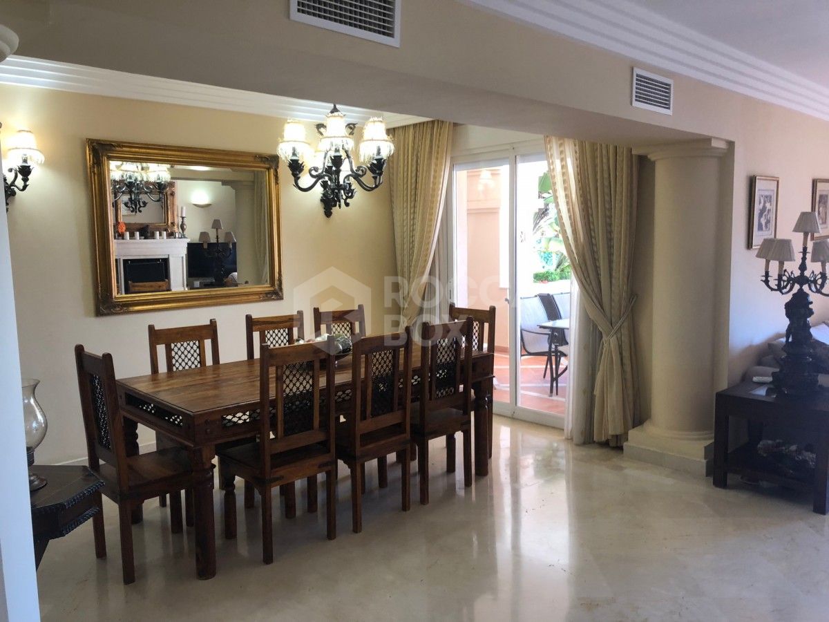 Magnificent,spacious three bedroom apartment for sale in Albatross Hills,Nueva Andalucia.