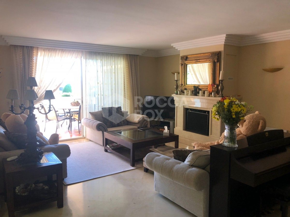 Magnificent,spacious three bedroom apartment for sale in Albatross Hills,Nueva Andalucia.