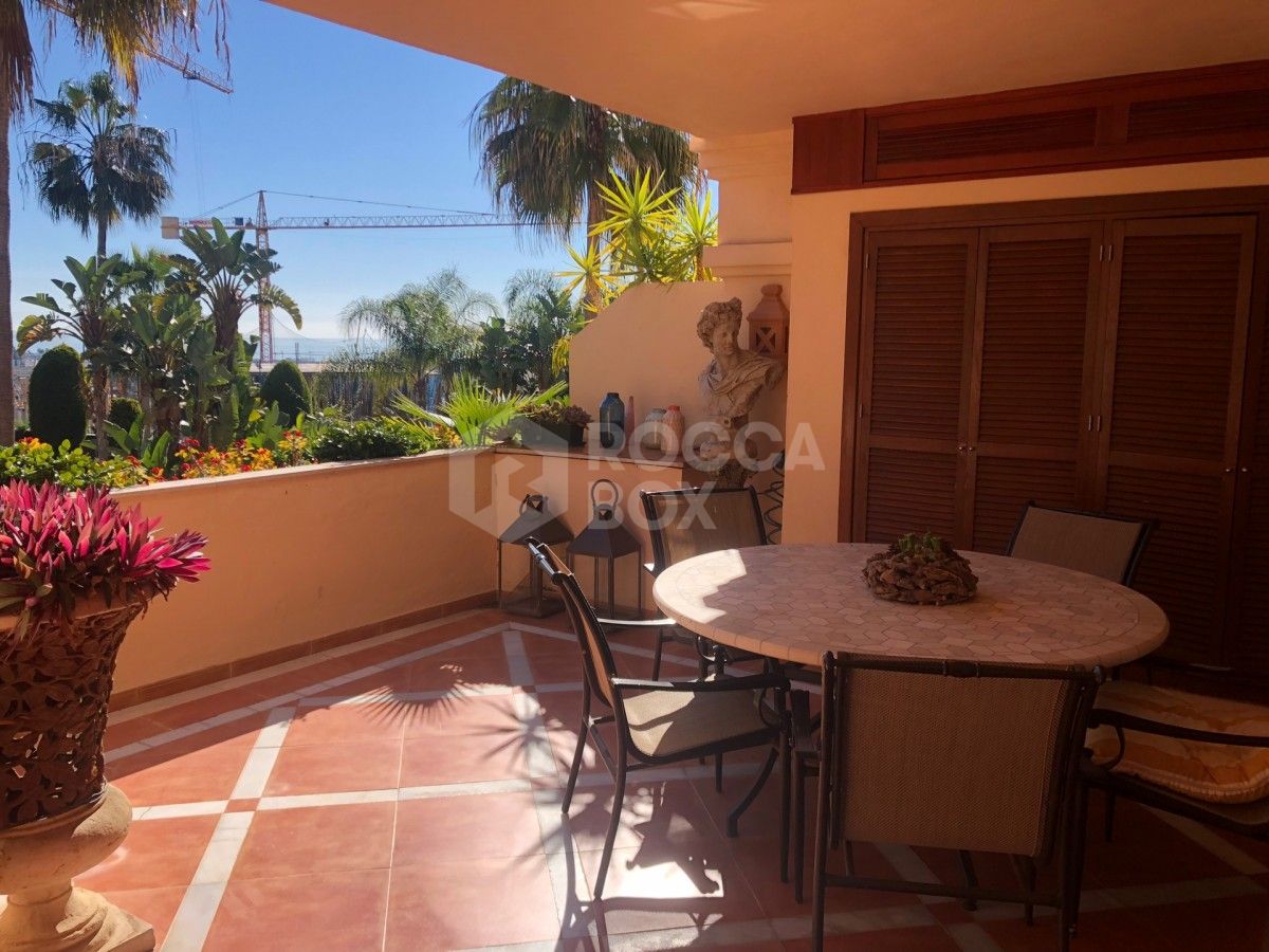 Magnificent,spacious three bedroom apartment for sale in Albatross Hills,Nueva Andalucia.