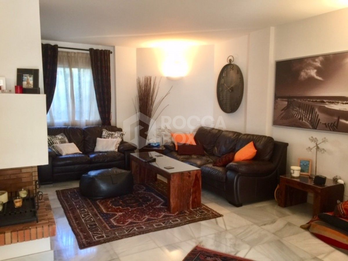 Lovely presented 3 bed townhouse for sale in Los Naranjos de Marbella