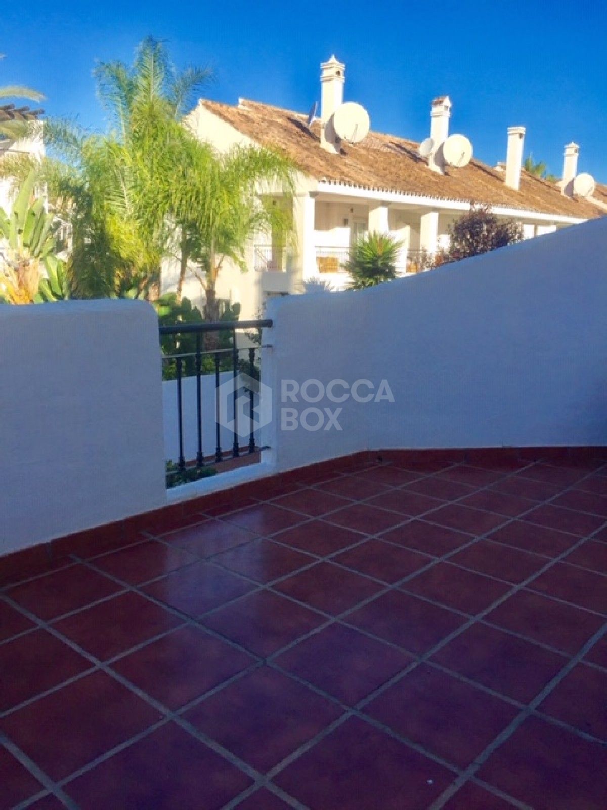 Lovely presented 3 bed townhouse for sale in Los Naranjos de Marbella