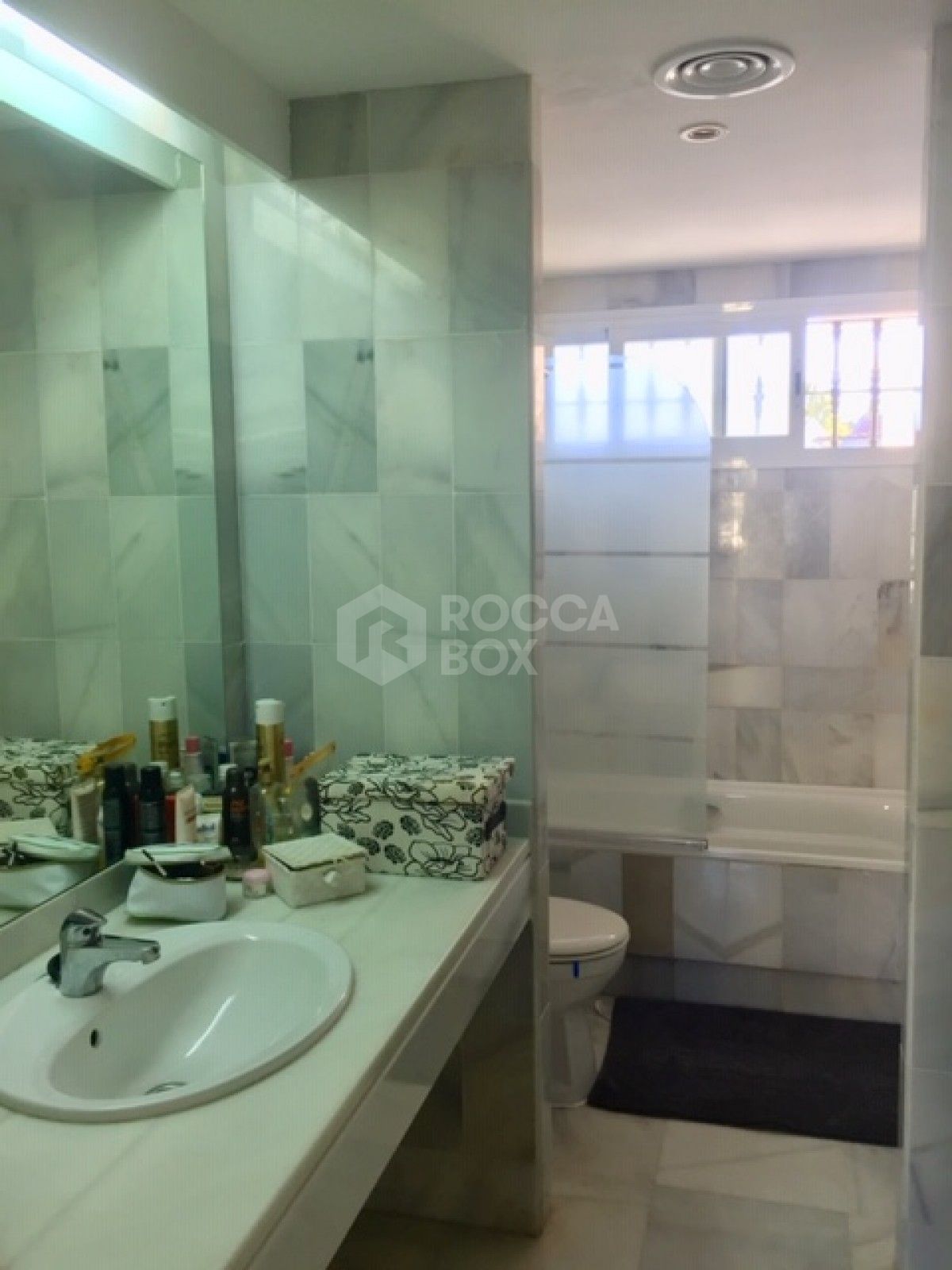 Lovely presented 3 bed townhouse for sale in Los Naranjos de Marbella