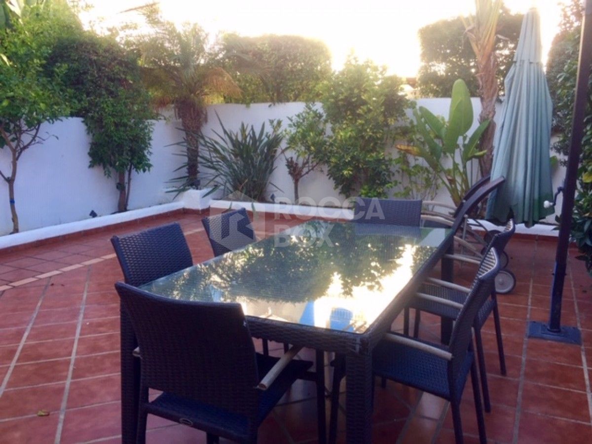 Lovely presented 3 bed townhouse for sale in Los Naranjos de Marbella