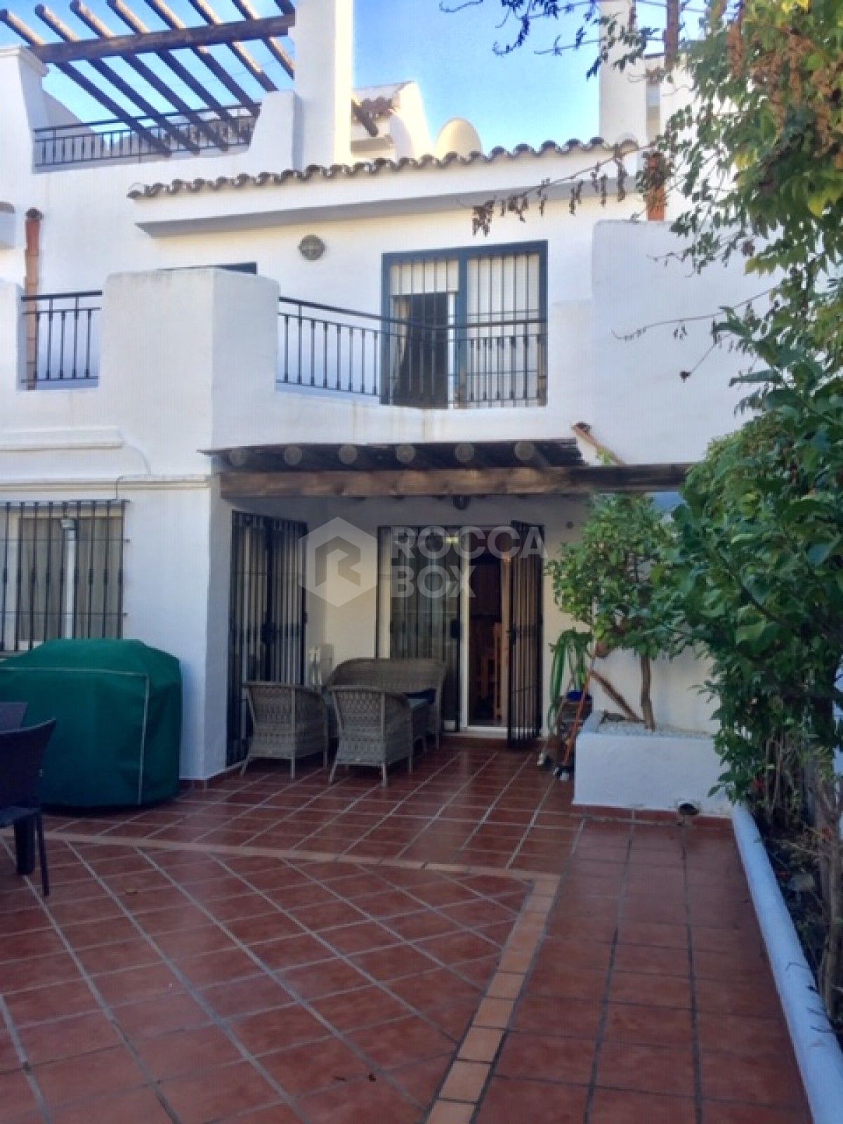 Lovely presented 3 bed townhouse for sale in Los Naranjos de Marbella