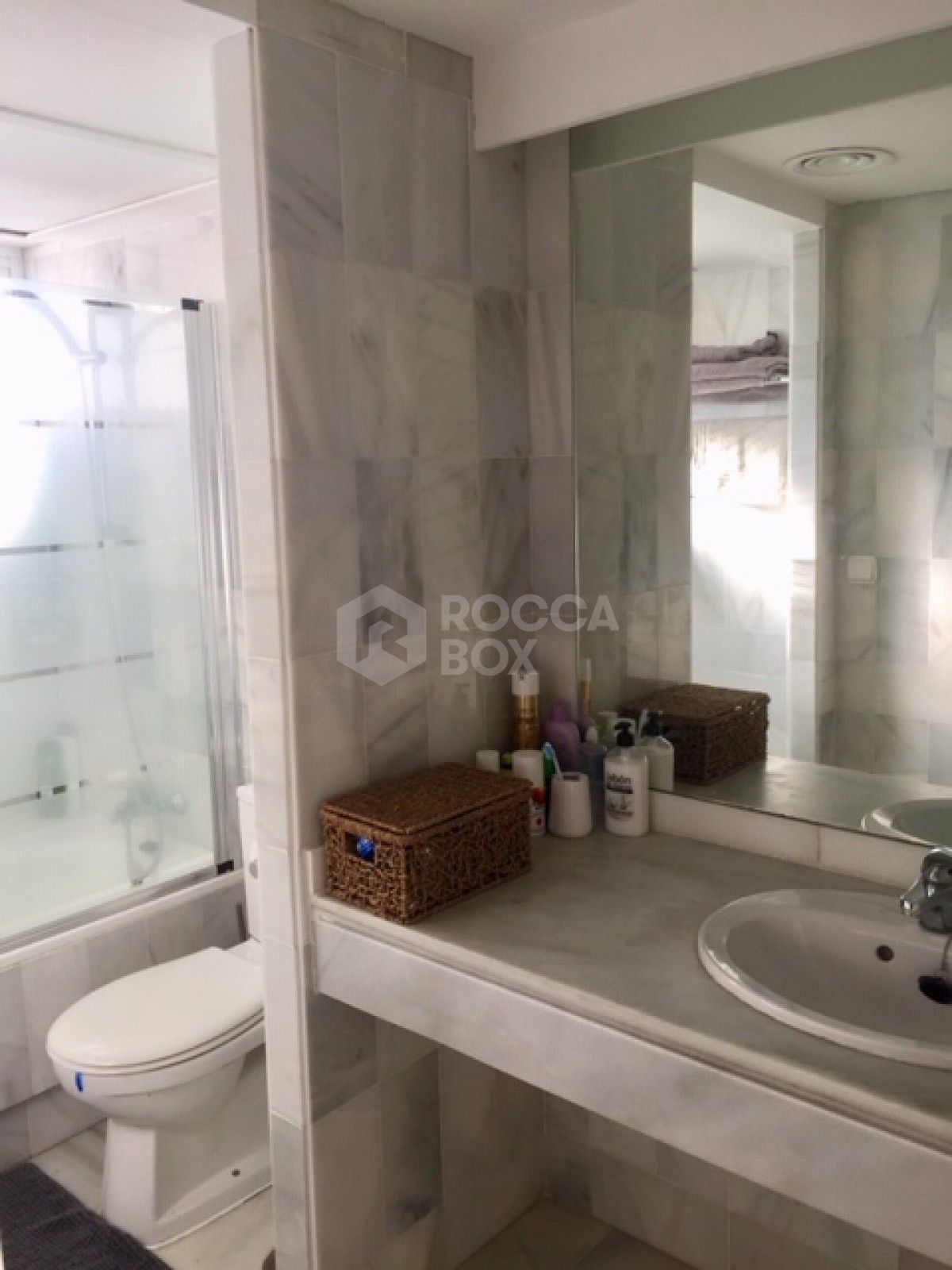 Lovely presented 3 bed townhouse for sale in Los Naranjos de Marbella