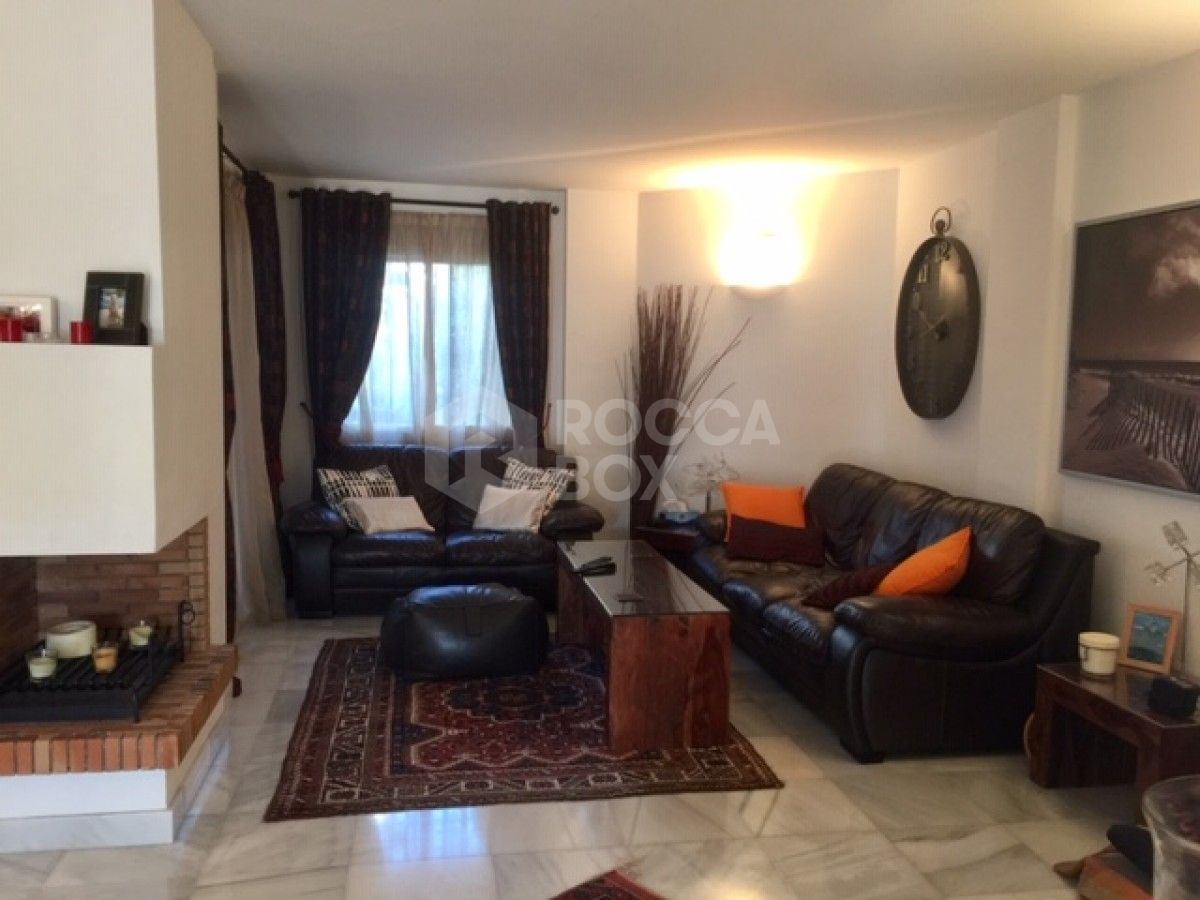 Lovely presented 3 bed townhouse for sale in Los Naranjos de Marbella
