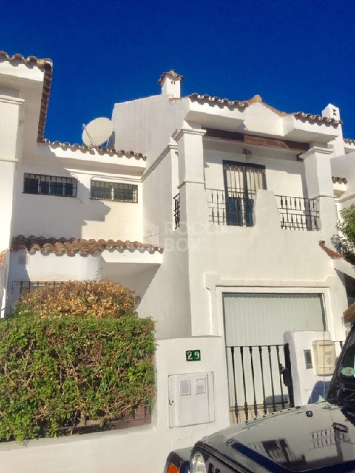 Lovely presented 3 bed townhouse for sale in Los Naranjos de Marbella