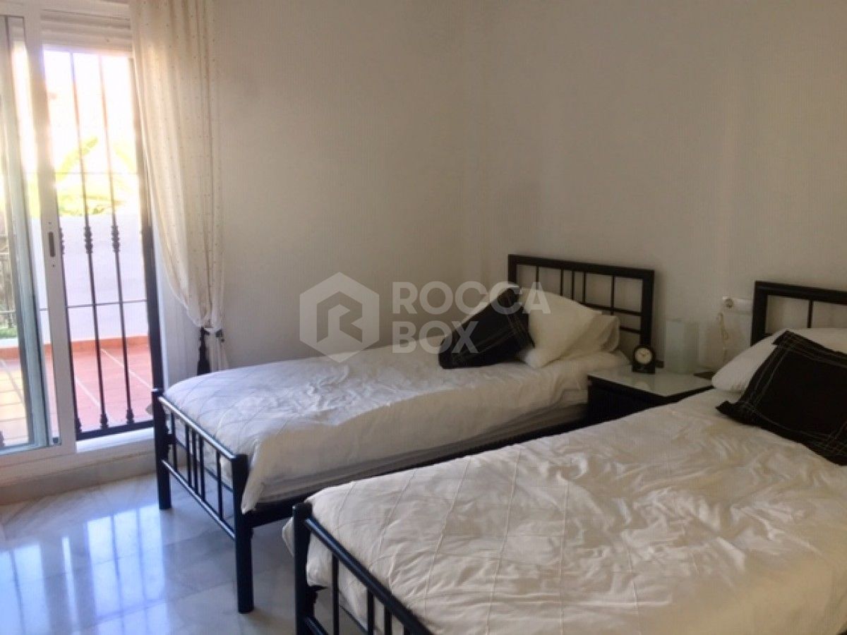 Lovely presented 3 bed townhouse for sale in Los Naranjos de Marbella
