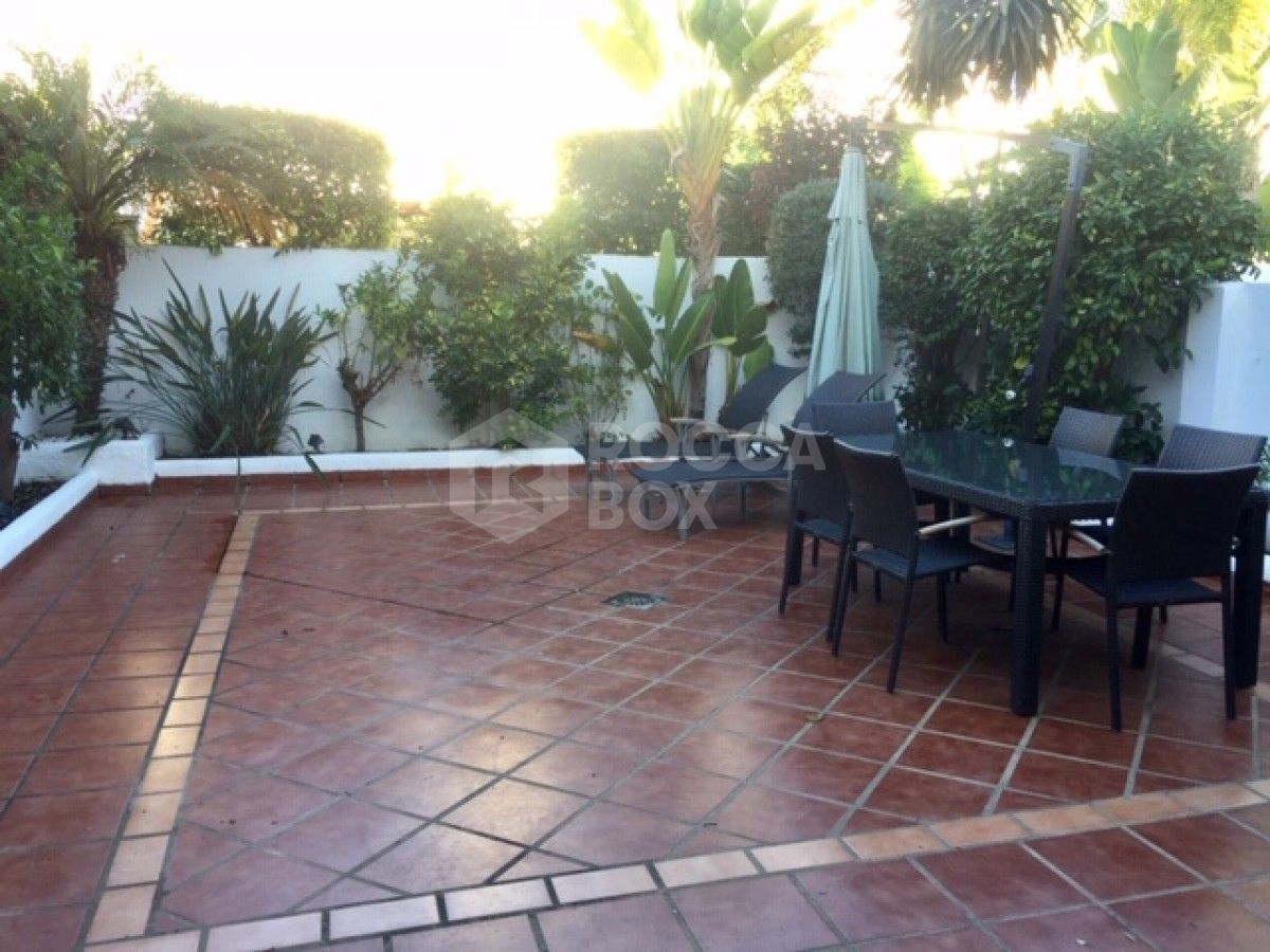 Lovely presented 3 bed townhouse for sale in Los Naranjos de Marbella