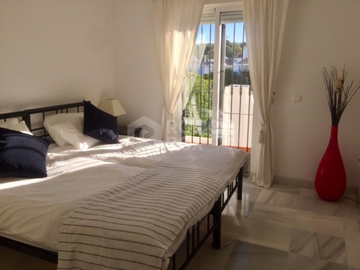 Lovely presented 3 bed townhouse for sale in Los Naranjos de Marbella