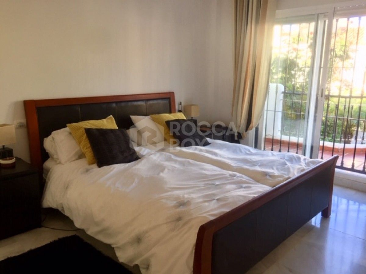 Lovely presented 3 bed townhouse for sale in Los Naranjos de Marbella