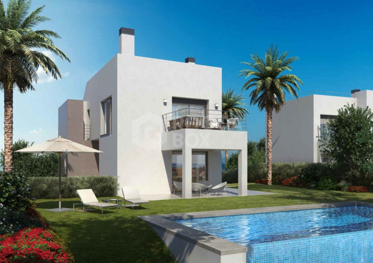 Spacious 4 bedrooms Villas for sale in Estepona