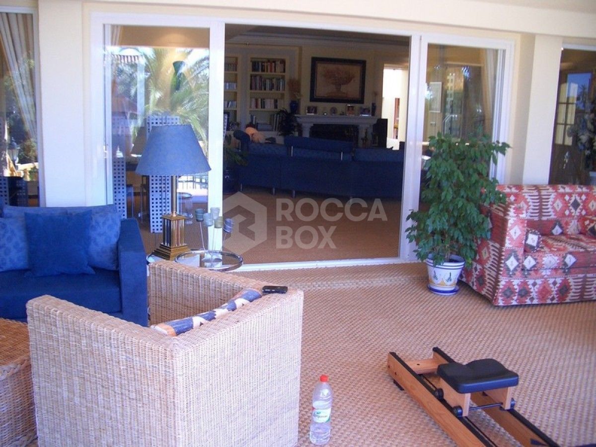 Lovely four bedroom villa in El Paraiso for sale ideal for investment like reform.