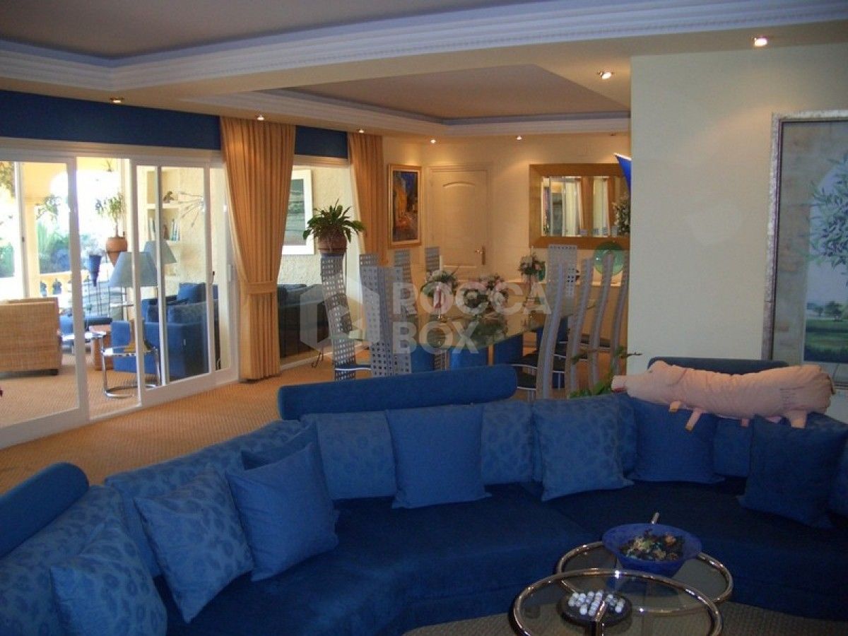 Lovely four bedroom villa in El Paraiso for sale ideal for investment like reform.