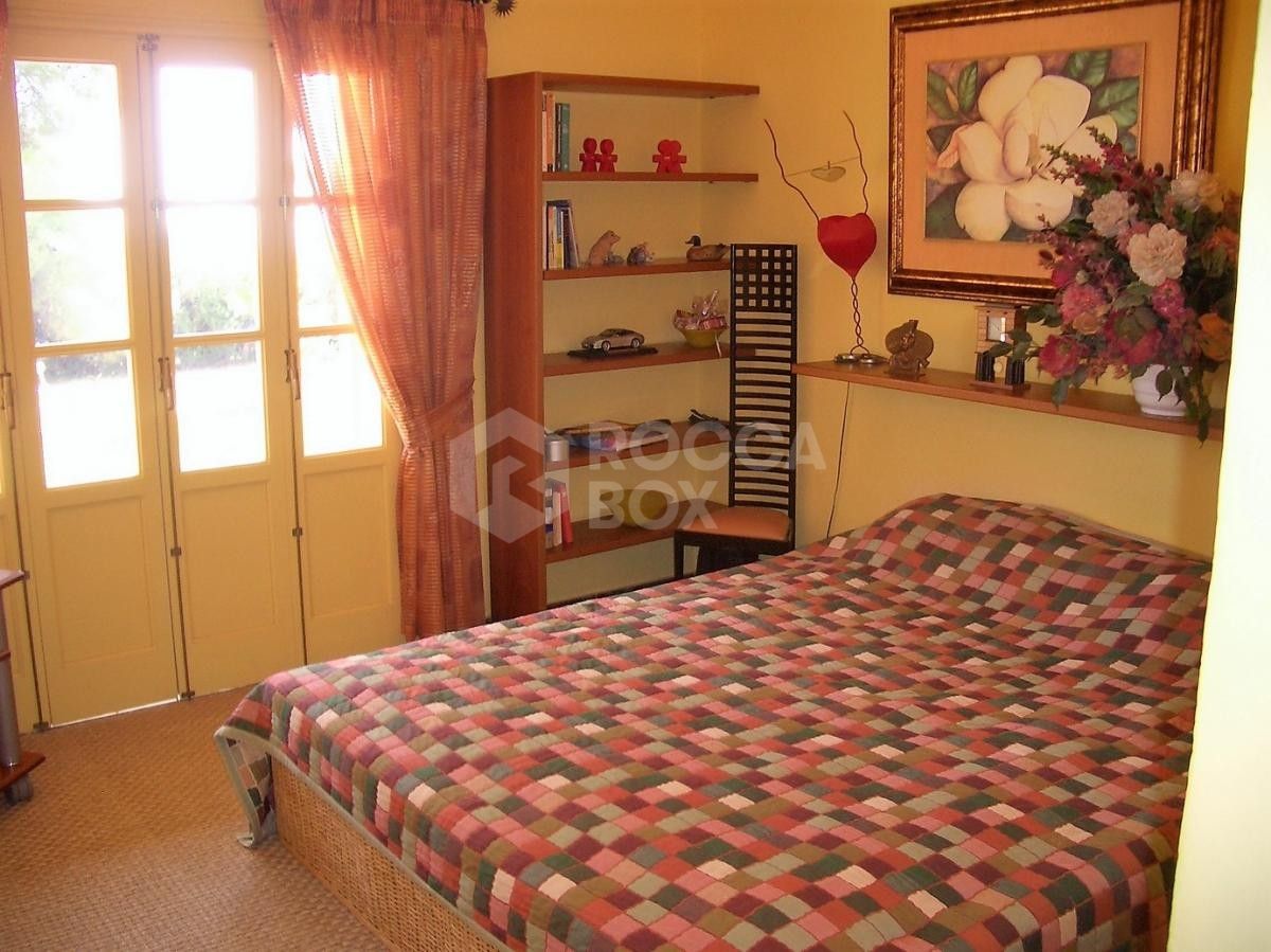 Lovely four bedroom villa in El Paraiso for sale ideal for investment like reform.
