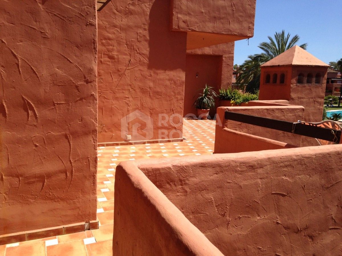 Large Apartment in Alhambra del Golf for sale