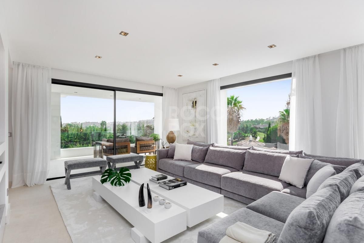 Contemporary five bedroom Villa for sale in Nueva Andalucia