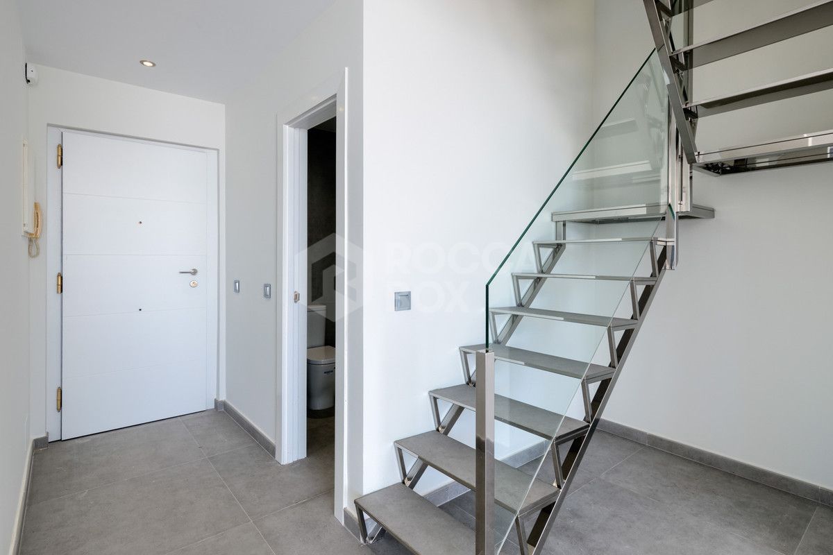 Exquisite Renovated Duplex Penthouse with Breathtaking Views in Estepona