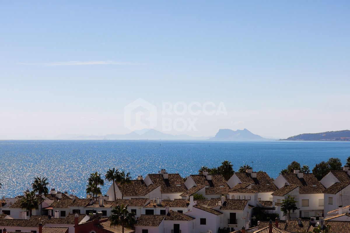Exquisite Renovated Duplex Penthouse with Breathtaking Views in Estepona