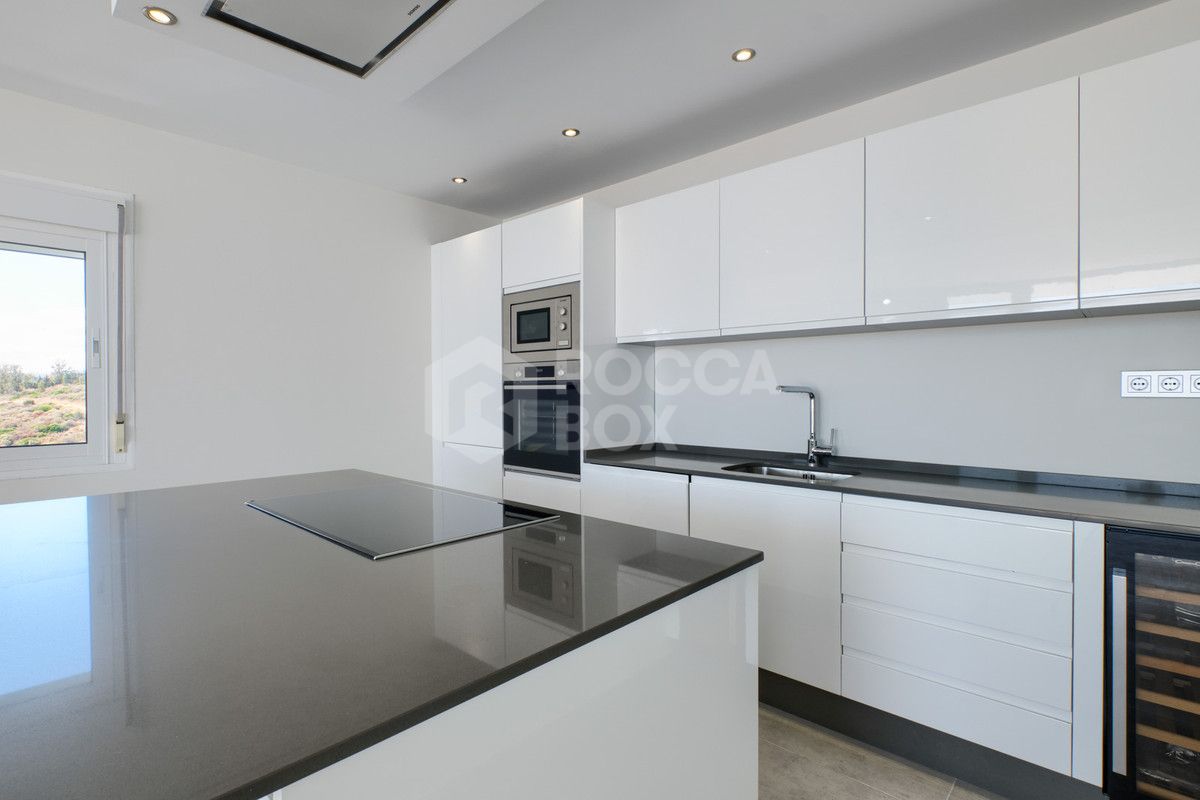 Exquisite Renovated Duplex Penthouse with Breathtaking Views in Estepona