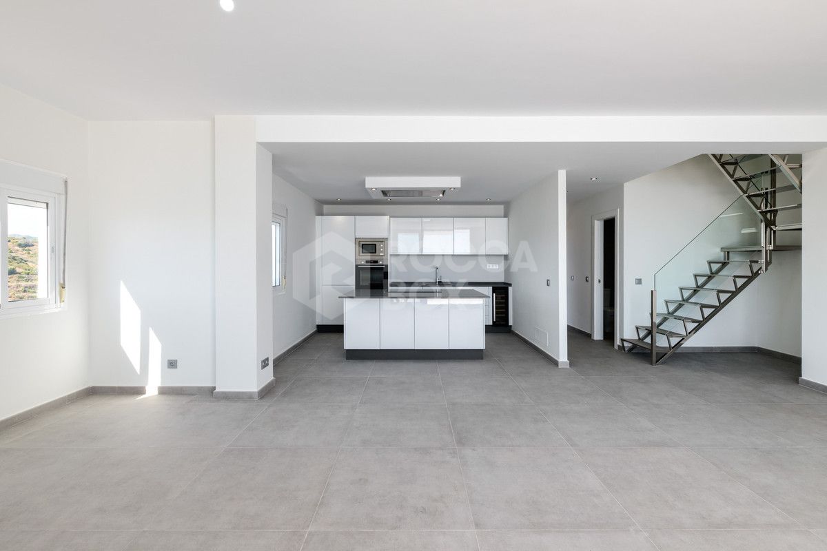 Exquisite Renovated Duplex Penthouse with Breathtaking Views in Estepona