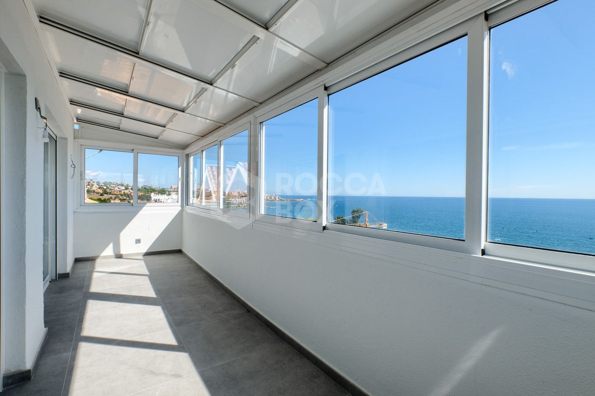 Exquisite Renovated Duplex Penthouse with Breathtaking Views in Estepona