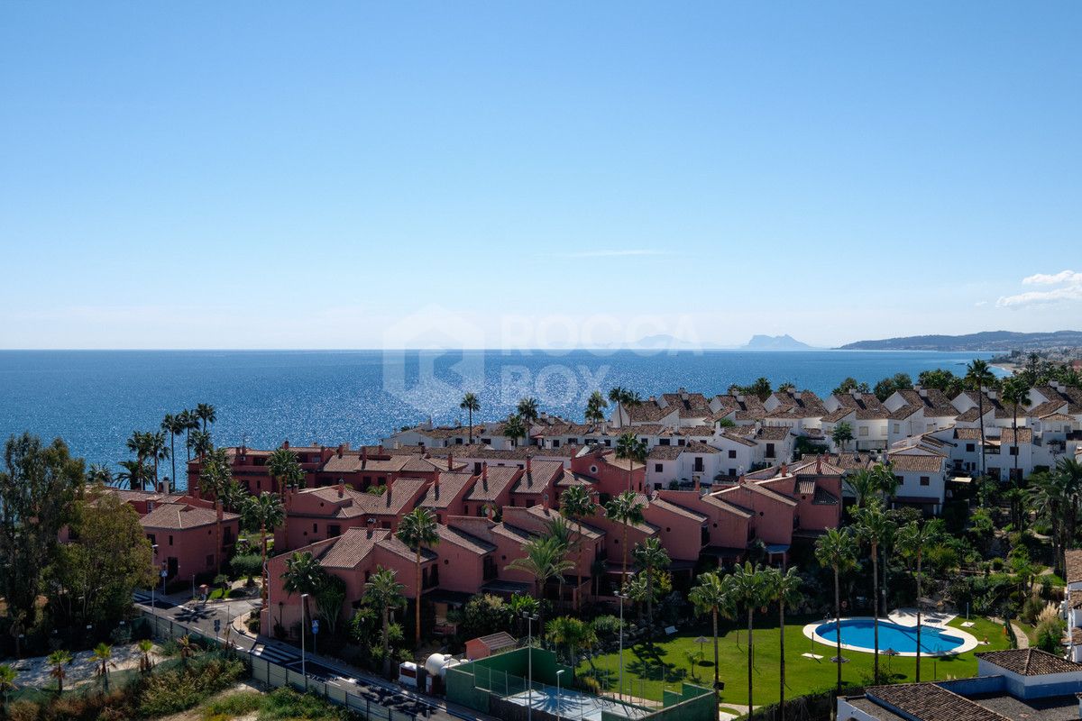 Exquisite Renovated Duplex Penthouse with Breathtaking Views in Estepona