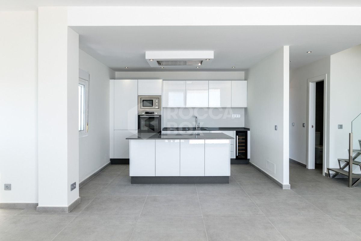 Exquisite Renovated Duplex Penthouse with Breathtaking Views in Estepona