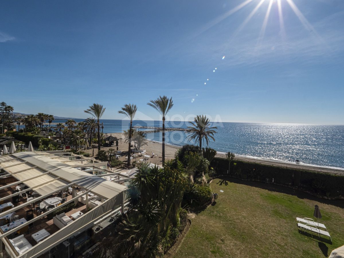 Exquisite Beachfront Apartment in La Herradura with Spectacular Views