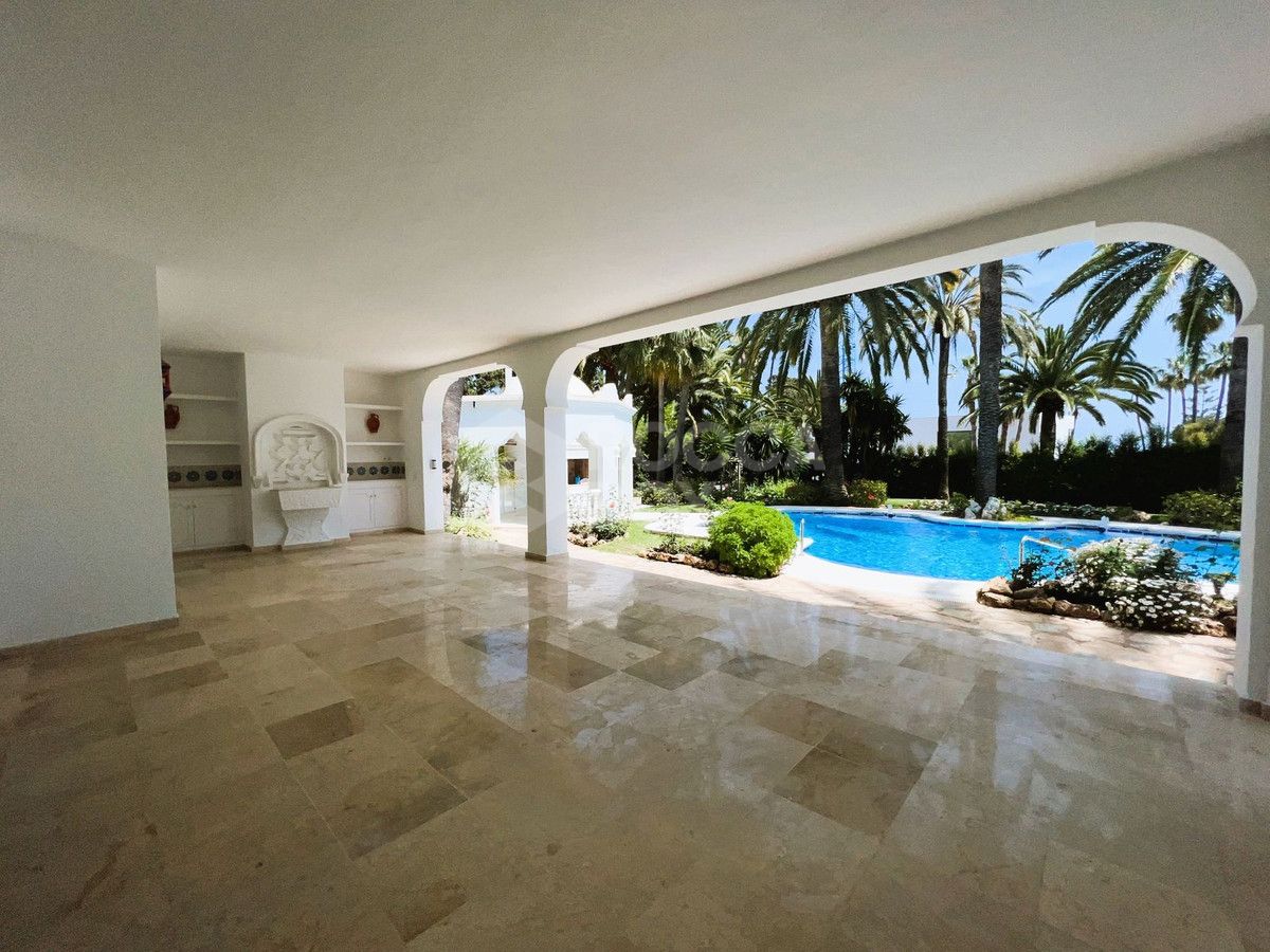 Villa in El Paraiso, Estepona