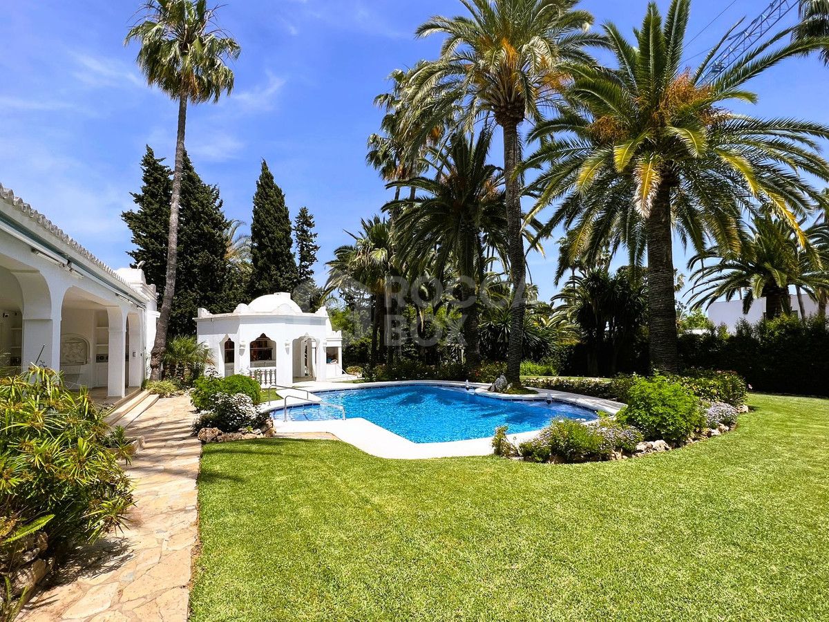 Villa in El Paraiso, Estepona