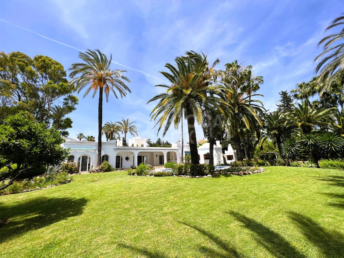 Villa in El Paraiso, Estepona