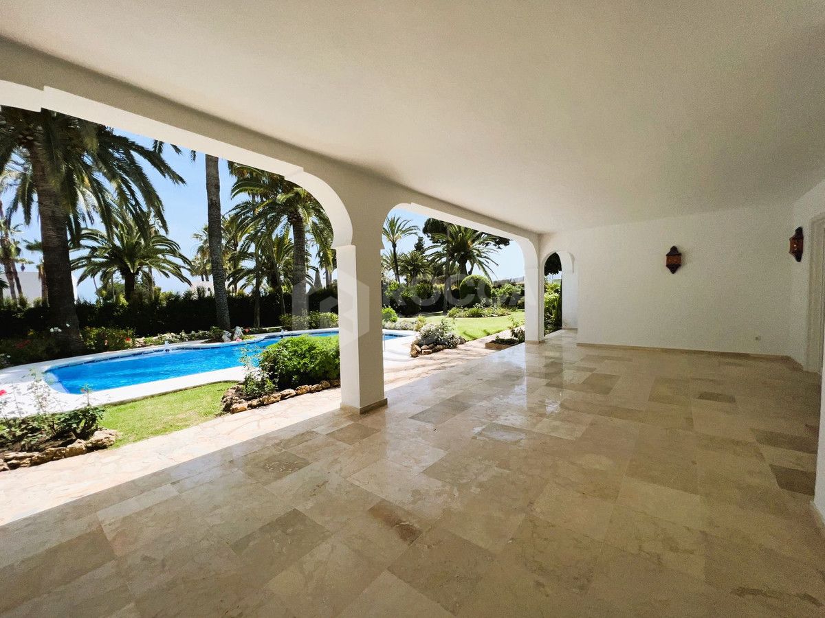 Villa in El Paraiso, Estepona