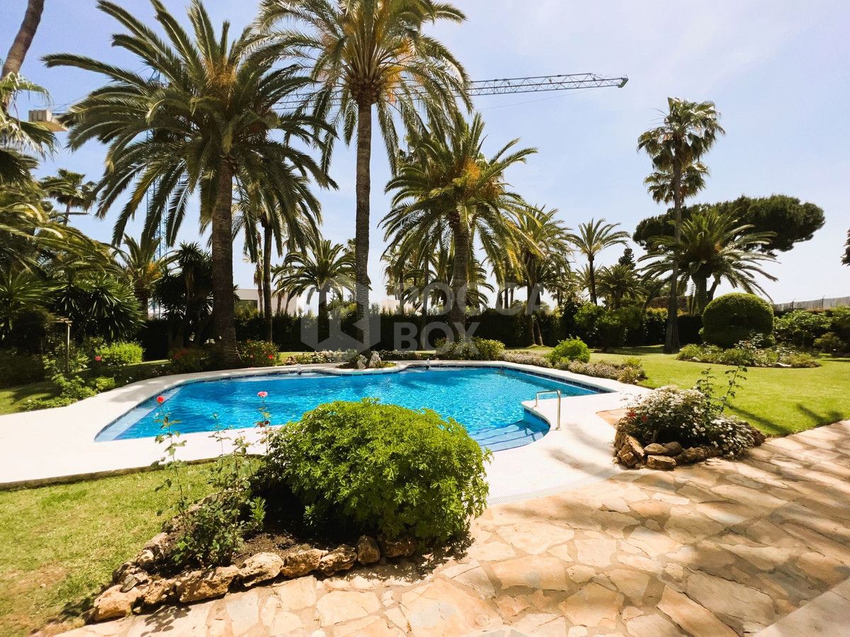 Villa in El Paraiso, Estepona