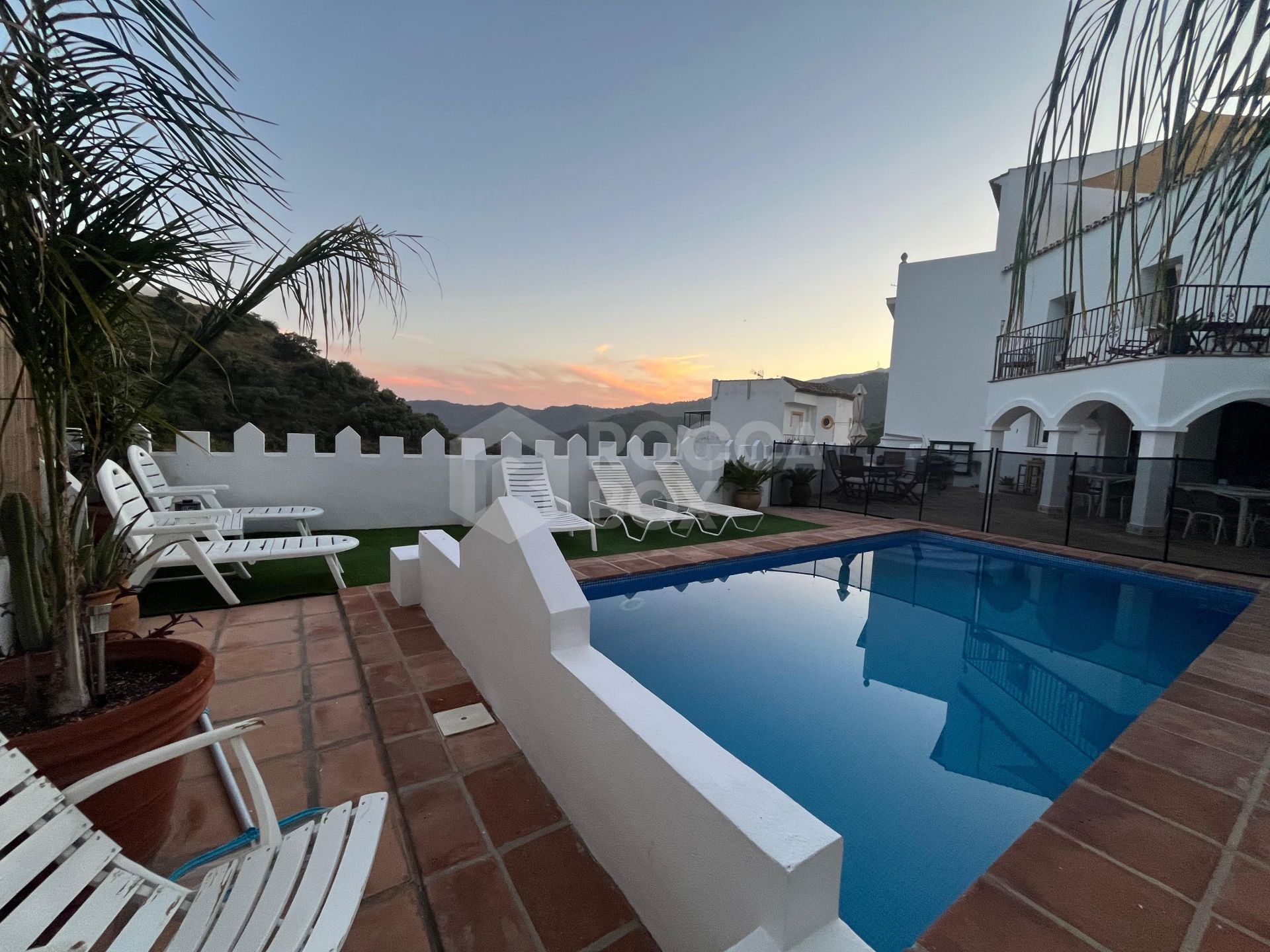 Elegant Six-Bedroom House for Rent in Istan, Malaga