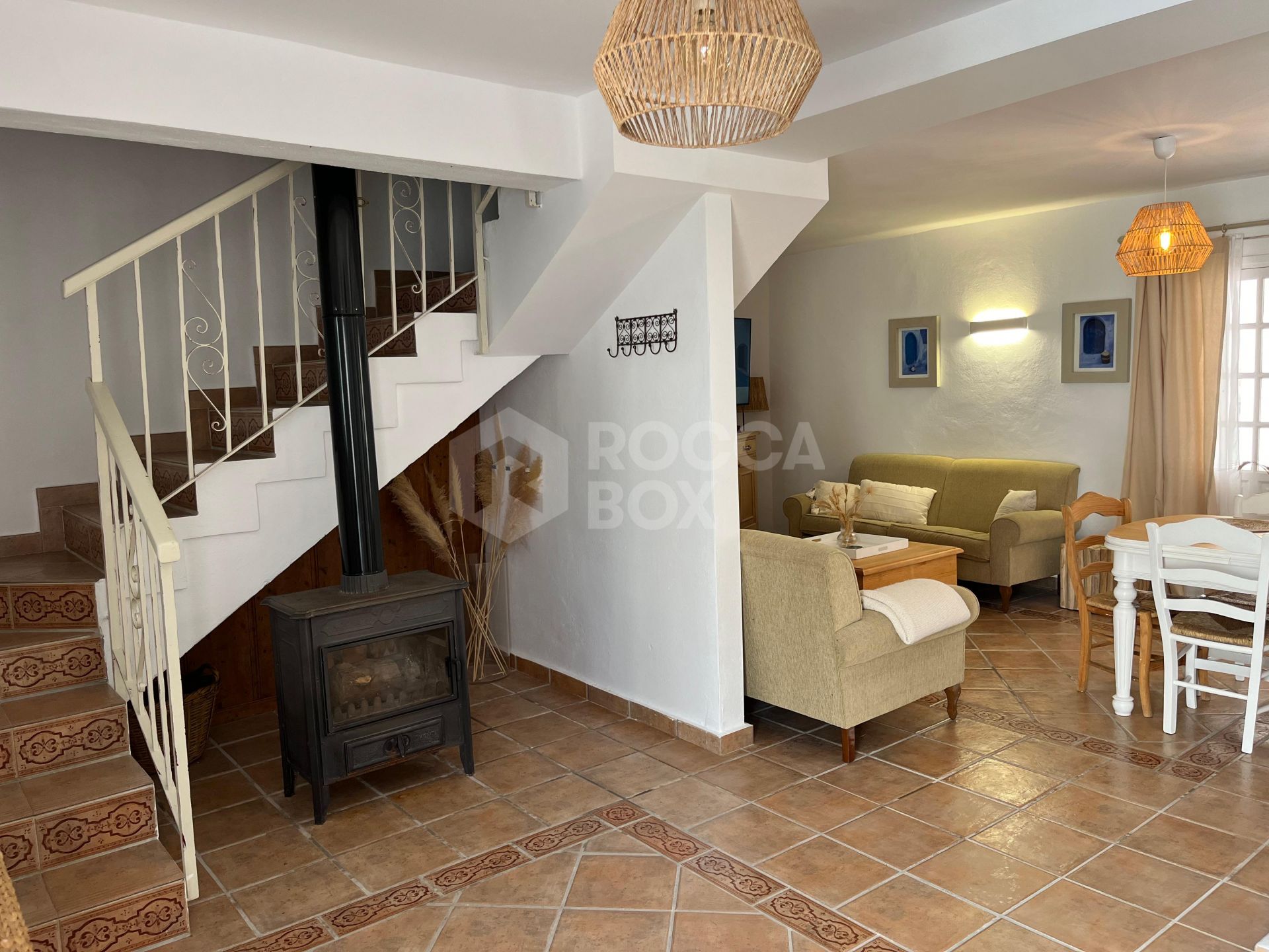 Elegant Six-Bedroom House for Rent in Istan, Malaga