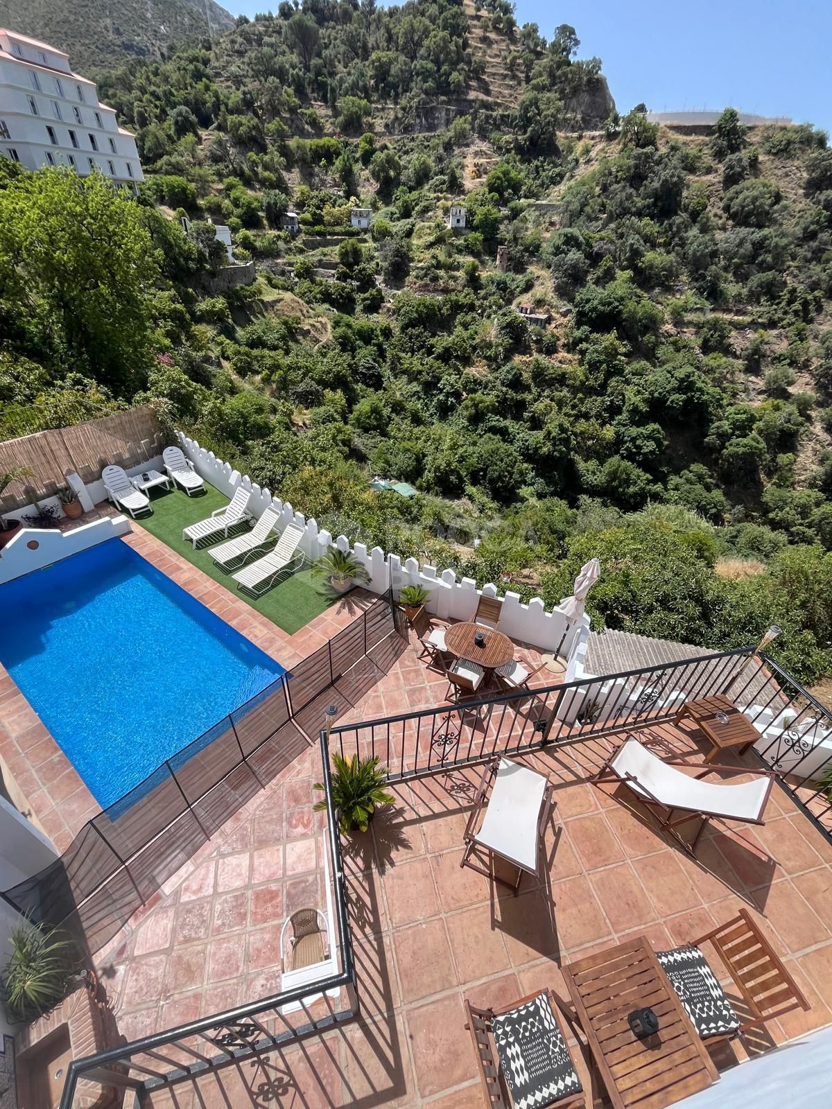 Elegant Six-Bedroom House for Rent in Istan, Malaga