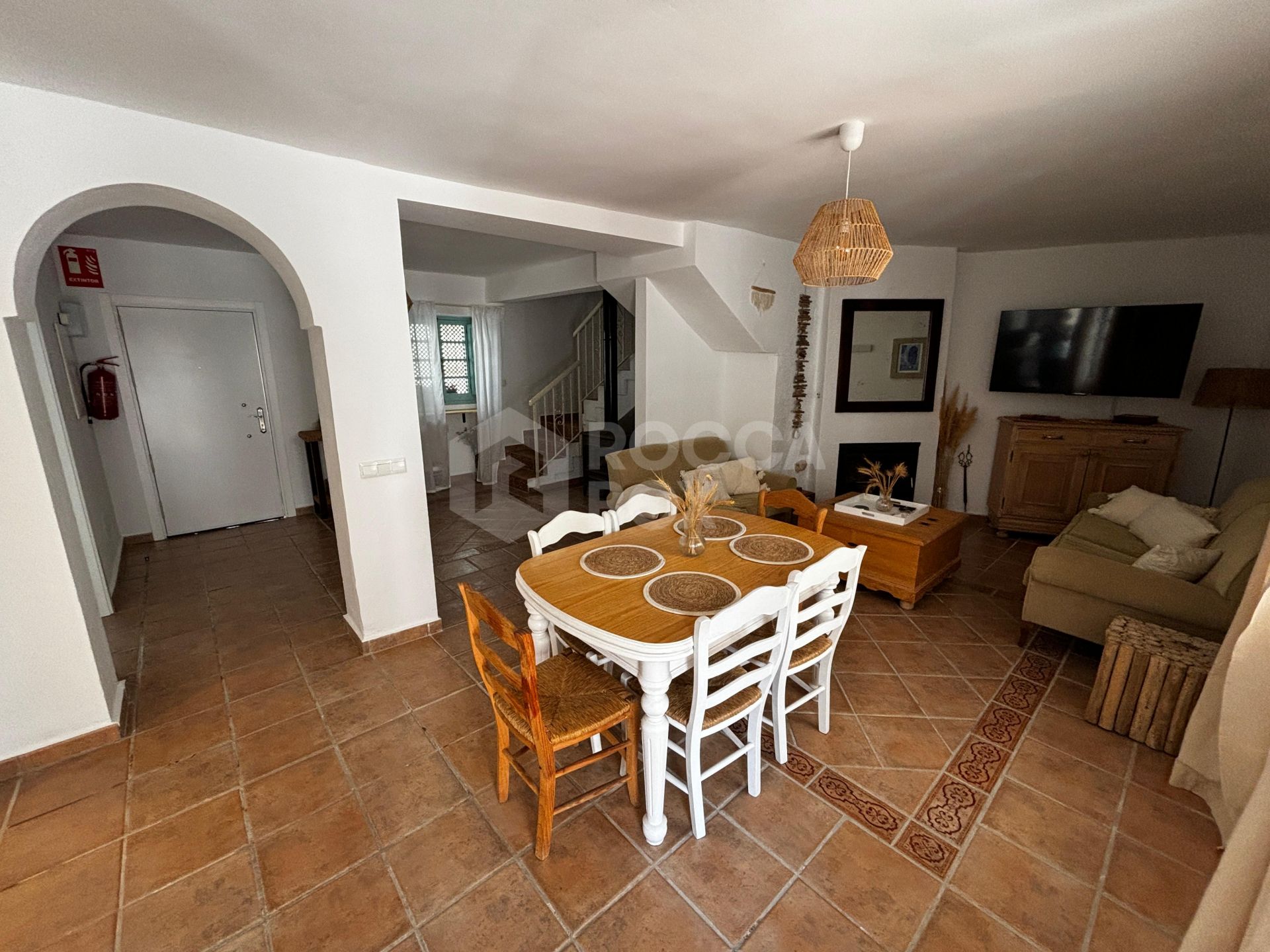 Elegant Six-Bedroom House for Rent in Istan, Malaga