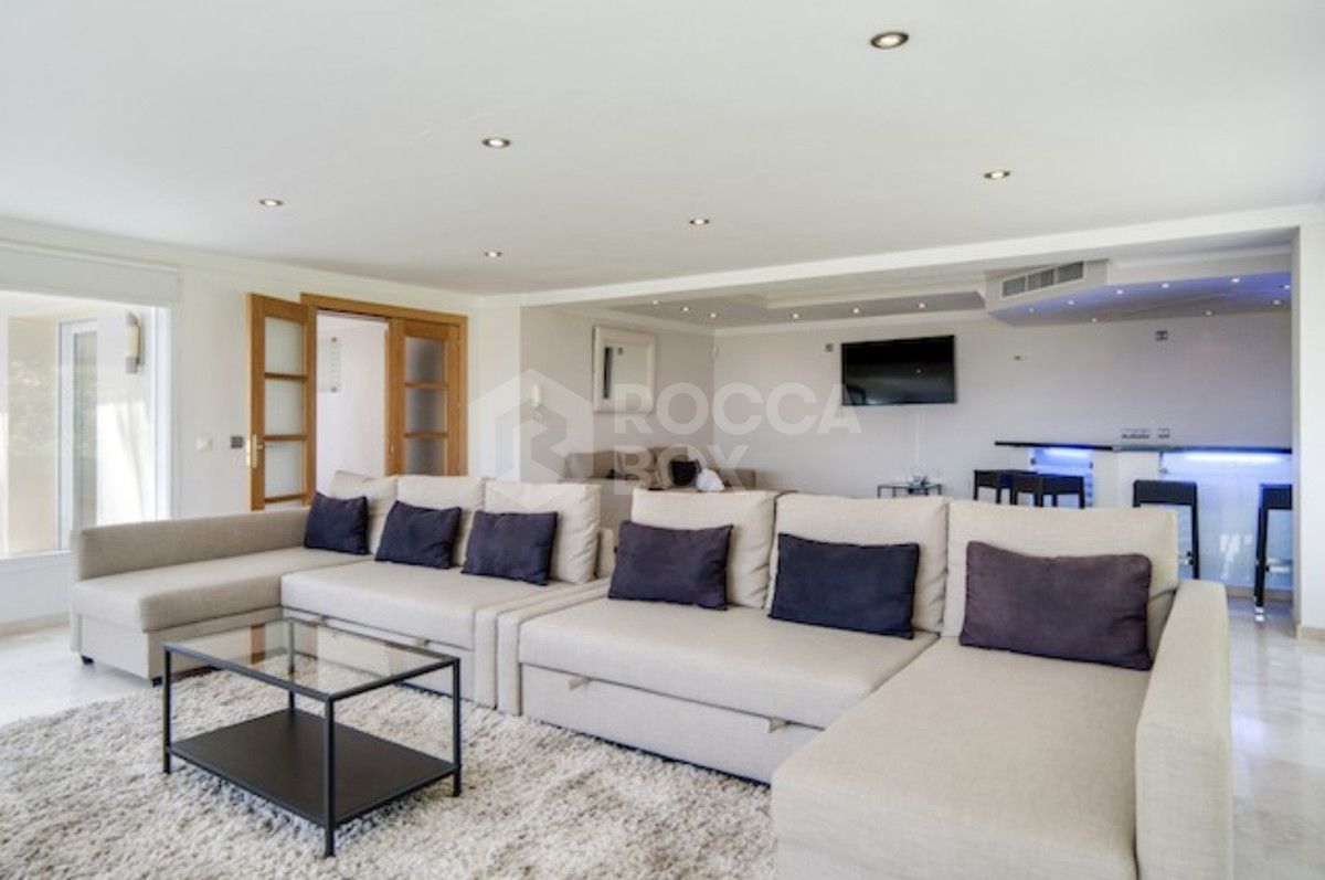 INCREDIBLE EIGH BEDROOM LUXURY VILLA IN EAST MARBELLA