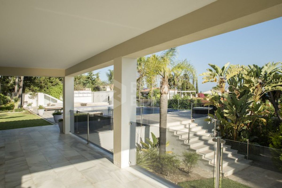 INCREDIBLE EIGH BEDROOM LUXURY VILLA IN EAST MARBELLA